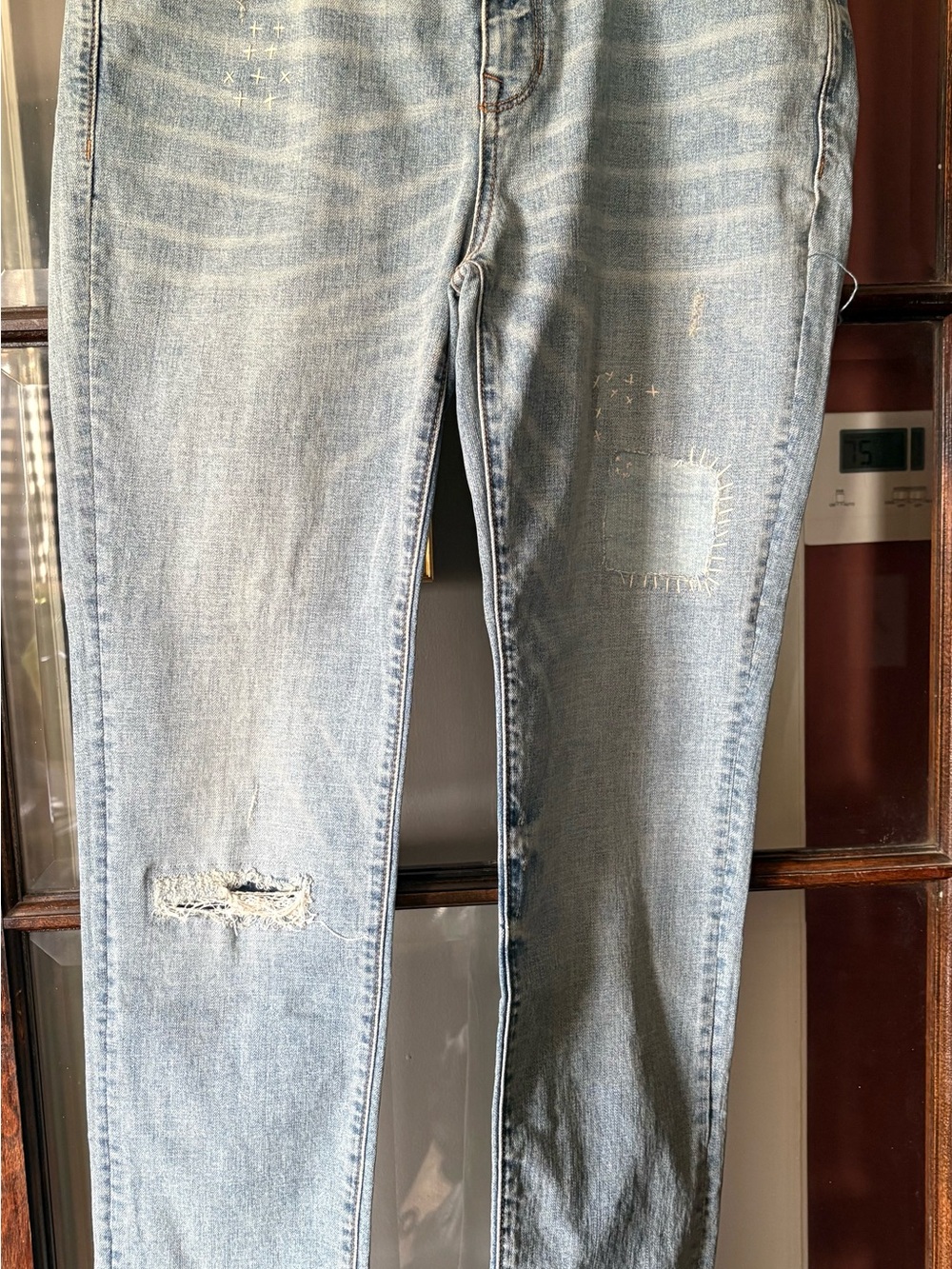 Old Navy Boyfriend Straight Droit Distressed Jeans. 6 regular